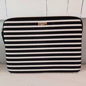 NWOT ~ Kate Spade Black and White Striped Laptop Sleeve Bag with Zip Closure.💻